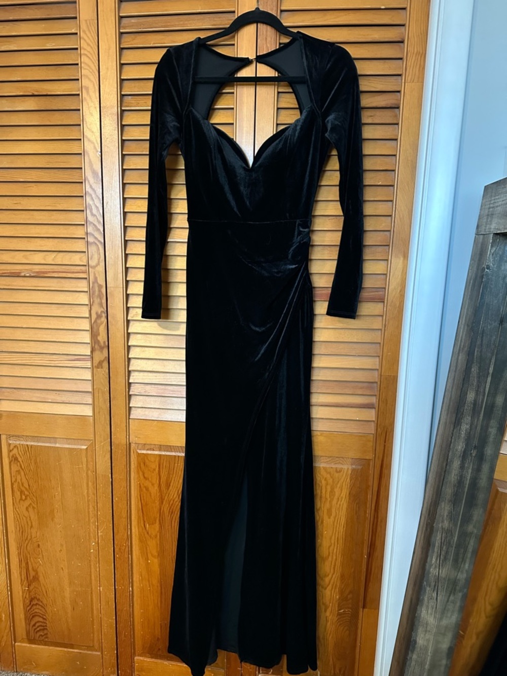 Fashion Nova Black Velvet Maxi Dress Medium Open Back Long Sleeve Evening Gown - Picture 2 of 4
